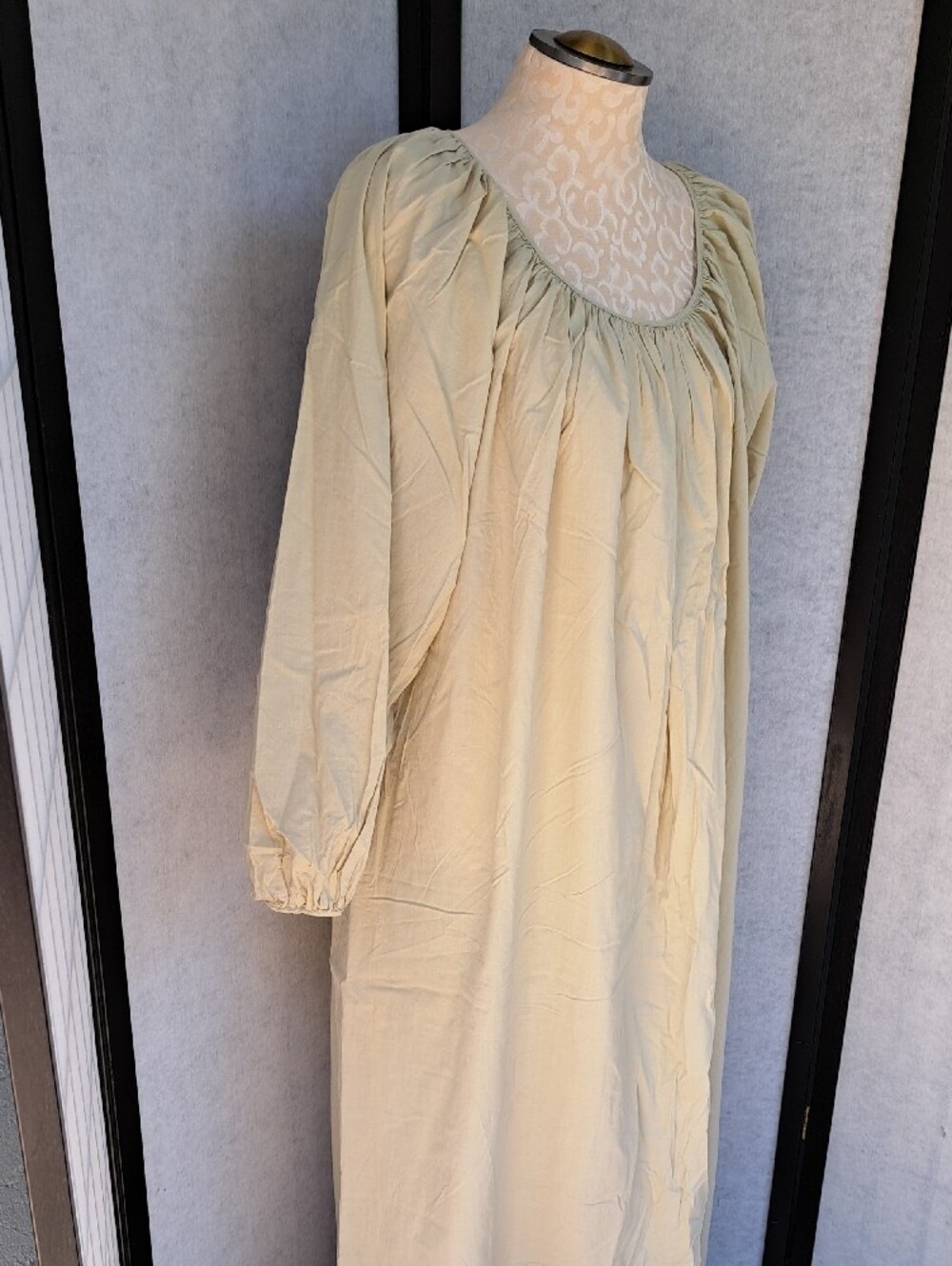H&M Light Cream Long Sleeve Maxi Dress - Picture 4 of 10